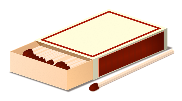 Streichholzschachtel Geöffnete Streichholzschachtel mit Streichhölzern